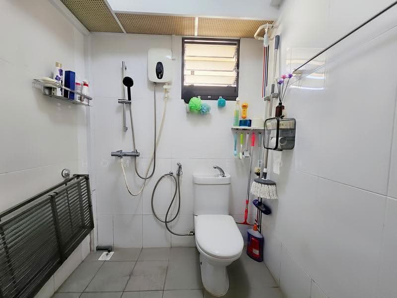 467C Bukit Batok West Avenue 9, 467C Bukit Batok West Avenue 9, Dairy Farm / Bukit Panjang / Choa Chu Kang, 1 Bedroom, 506 sqft, HDB Flat For Sale, by Homer Pee Poh Seng 彭保升, 500257704 - Bathroom - PropertyGuru.com.sg