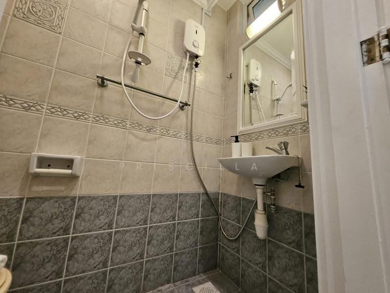 Palm Green, 481 Pasir Panjang Road, Buona Vista / West Coast / Clementi New Town, Room Rental, 100 sqft, Apartment For Rent, by Priscilla Lee, 500257707 - Bathroom - PropertyGuru.com.sg
