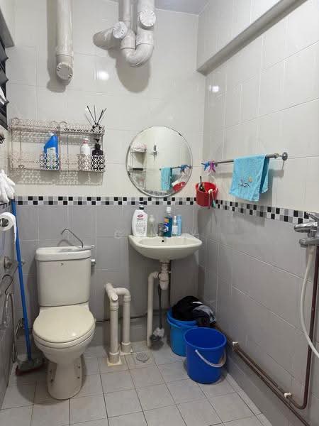 929 Tampines Street 91, 929 Tampines Street 91, Pasir Ris / Tampines, Room Rental, 300 sqft, HDB Flat For Rent, by Cindy Chew, 500257726 - Bathroom - PropertyGuru.com.sg