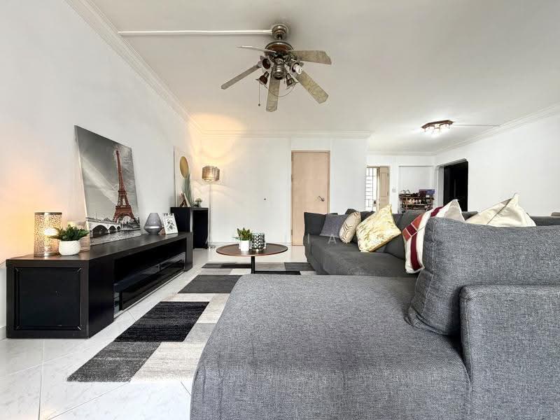 206B Compassvale Lane, 206B Compassvale Lane, Hougang / Punggol / Sengkang, 3 Bedrooms, 1,324 sqft, HDB Flat For Sale, by Amelia Chia, 500257757 - Living Room - PropertyGuru.com.sg
