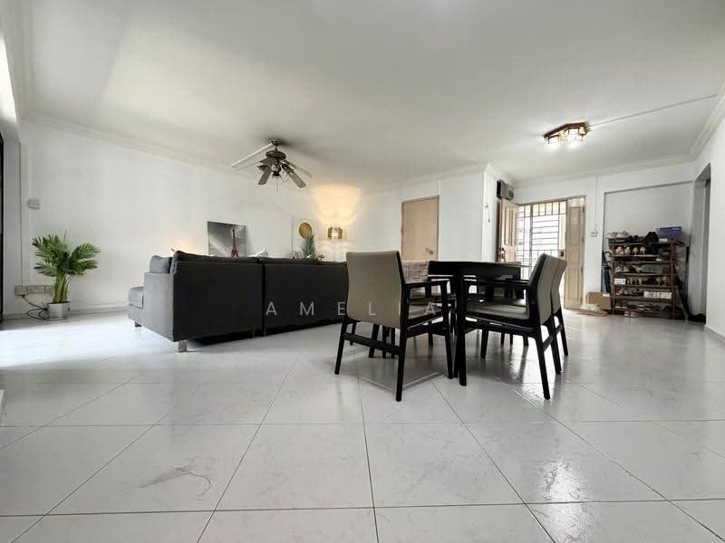 206B Compassvale Lane, 206B Compassvale Lane, Hougang / Punggol / Sengkang, 3 Bedrooms, 1,324 sqft, HDB Flat For Sale, by Amelia Chia, 500257757 - Living Room - PropertyGuru.com.sg