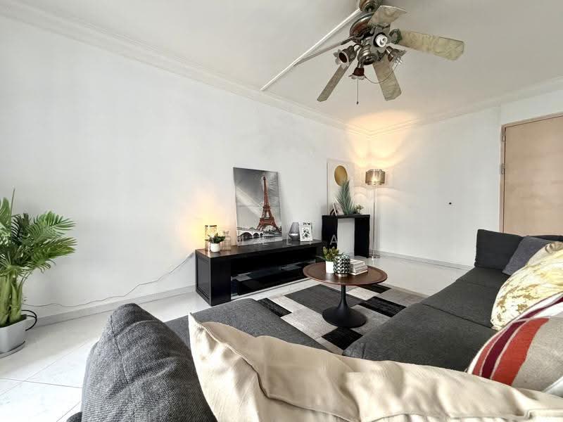 206B Compassvale Lane, 206B Compassvale Lane, Hougang / Punggol / Sengkang, 3 Bedrooms, 1,324 sqft, HDB Flat For Sale, by Amelia Chia, 500257757 - Living Room - PropertyGuru.com.sg