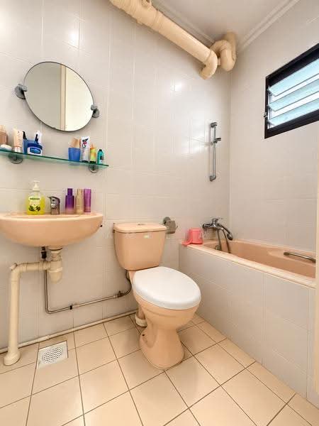 206B Compassvale Lane, 206B Compassvale Lane, Hougang / Punggol / Sengkang, 3 Bedrooms, 1,324 sqft, HDB Flat For Sale, by Amelia Chia, 500257757 - Bathroom - PropertyGuru.com.sg