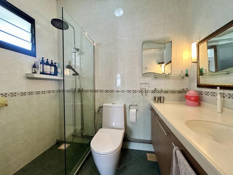 131B Kim Tian Road, 131B Kim Tian Road, Alexandra / Commonwealth, 3 Bedrooms, 1,184 sqft, HDB Flat For Sale, by Linda Chew, 500257760 - Master Bathroom - PropertyGuru.com.sg