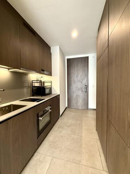 Midtown Modern, 18 Tan Quee Lan Street, Beach Road / Bugis / Rochor, 2 Bedrooms, 635 sqft, Condominium For Sale, by Loke Xian Xun, 500257779 - Kitchen - PropertyGuru.com.sg