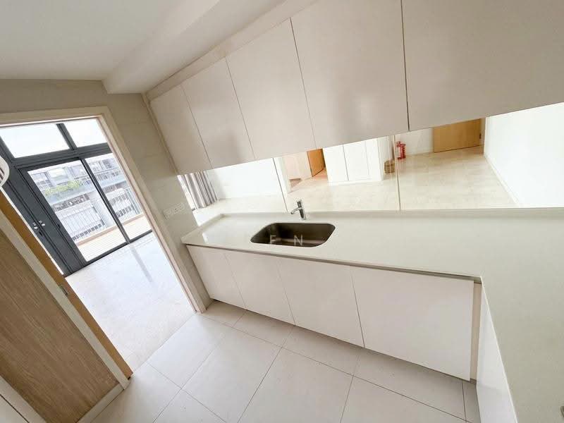 The Lakefront Residences, 42 Lakeside Drive, Boon Lay / Jurong / Tuas, 4 Bedrooms, 2,422 sqft, Condominium For Sale, by Ben Lim, 500257786 - Kitchen - PropertyGuru.com.sg