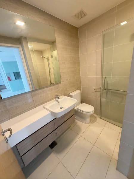 The Lakefront Residences, 42 Lakeside Drive, Boon Lay / Jurong / Tuas, 4 Bedrooms, 2,422 sqft, Condominium For Sale, by Ben Lim, 500257786 - Bathroom - PropertyGuru.com.sg