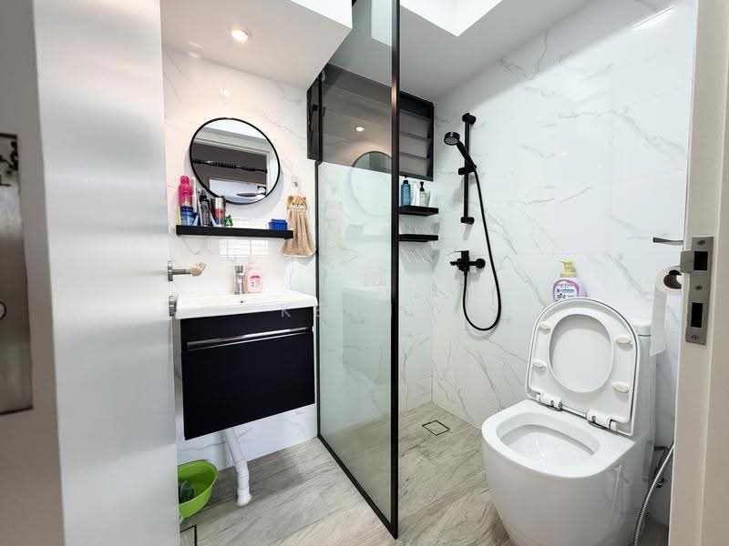 308B Punggol Walk, 308B Punggol Walk, Hougang / Punggol / Sengkang, 3 Bedrooms, 990 sqft, HDB Flat For Sale, by Kenny Chew, 500257787 - Bathroom - PropertyGuru.com.sg
