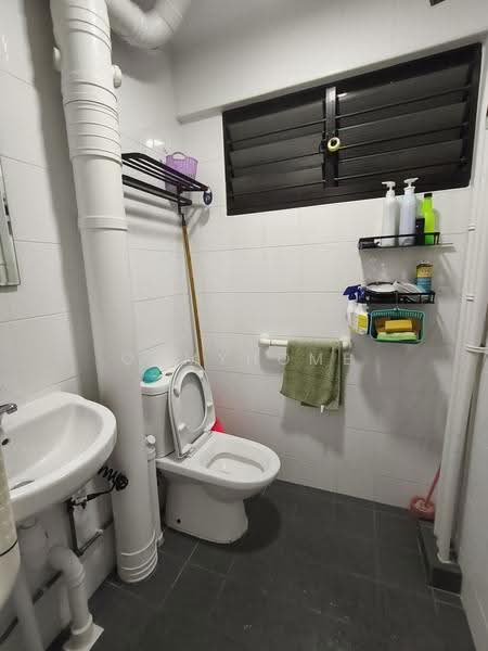 118 Bedok Reservoir Road, 118 Bedok Reservoir Road, Bedok / Upper East Coast, 3 Bedrooms, 979 sqft, HDB Flat For Sale, by JESLYN LIM, 500257800 - Bathroom - PropertyGuru.com.sg