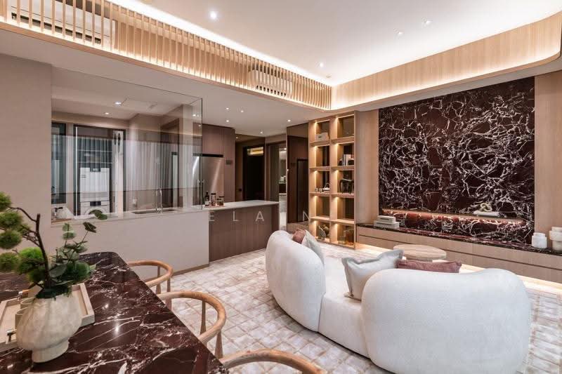 Cheap 4 bed, 1km MGS, Tanglin / Holland / Bukit Timah, 4 Bedrooms, 1,227 sqft, Condominium For Sale, by Elaine Wong, 500257810 - Living Room - PropertyGuru.com.sg