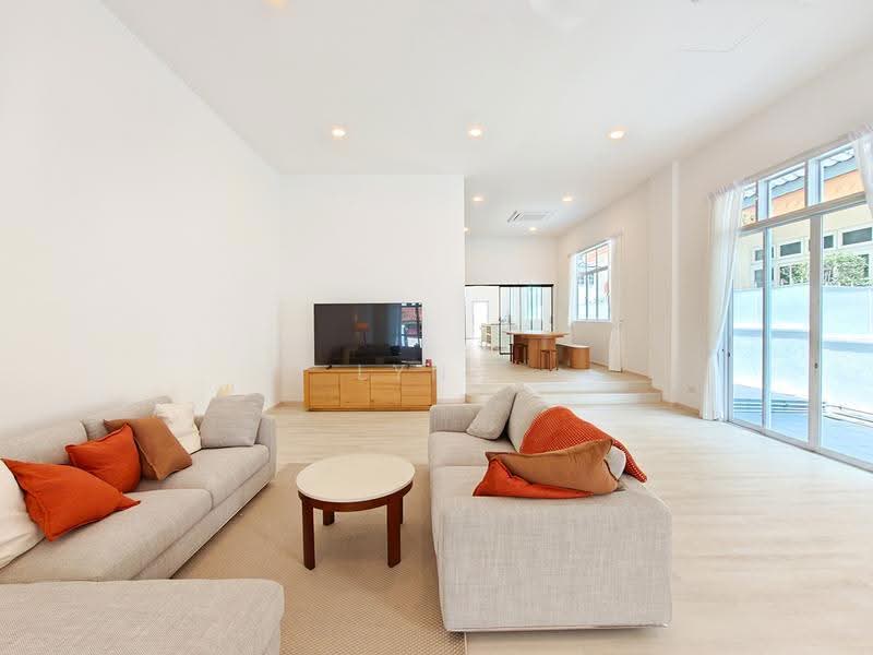 ★ GIANT ★ Renovated District 15 Semi-Detached Home For Rent, Dunbar Walk, Frankel Avenue, Bowmont Gardens, East Coast / Marine Parade, 5 Bedrooms, 5,500 sqft, Semi-Detached House For Rent, by Lynn Tiang, 500257824 - Living Room - PropertyGuru.com.sg