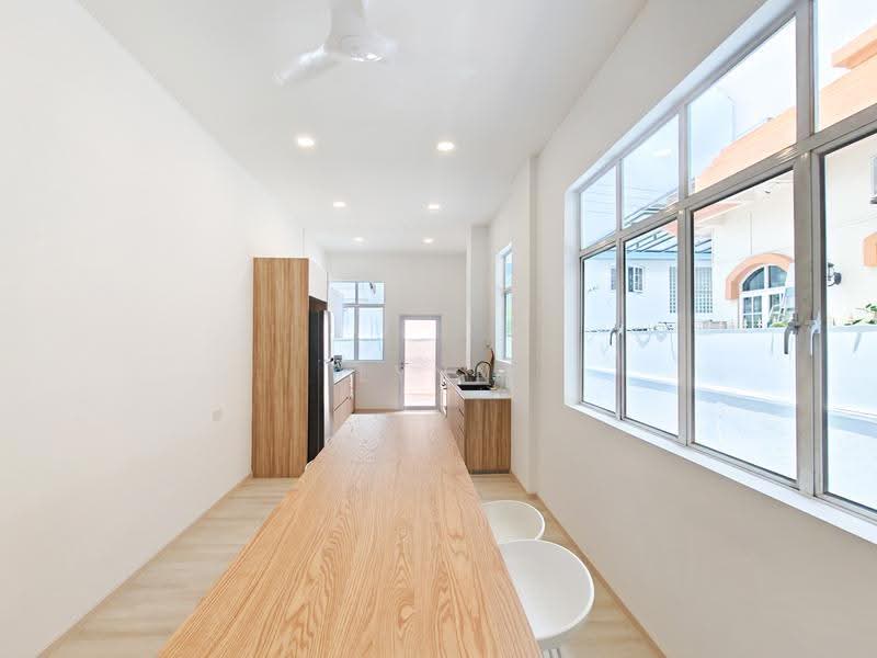 ★ GIANT ★ Renovated District 15 Semi-Detached Home For Rent, Dunbar Walk, Frankel Avenue, Bowmont Gardens, East Coast / Marine Parade, 5 Bedrooms, 5,500 sqft, Semi-Detached House For Rent, by Lynn Tiang, 500257824 - Kitchen - PropertyGuru.com.sg