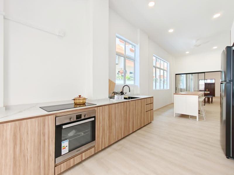 ★ GIANT ★ Renovated District 15 Semi-Detached Home For Rent, Dunbar Walk, Frankel Avenue, Bowmont Gardens, East Coast / Marine Parade, 5 Bedrooms, 5,500 sqft, Semi-Detached House For Rent, by Lynn Tiang, 500257824 - Kitchen - PropertyGuru.com.sg