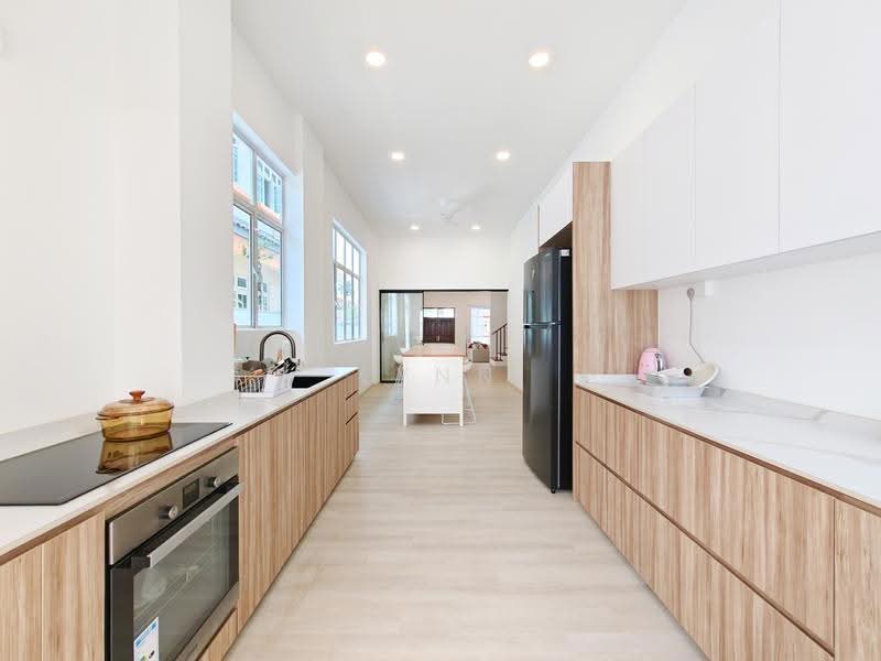 ★ GIANT ★ Renovated District 15 Semi-Detached Home For Rent, Dunbar Walk, Frankel Avenue, Bowmont Gardens, East Coast / Marine Parade, 5 Bedrooms, 5,500 sqft, Semi-Detached House For Rent, by Lynn Tiang, 500257824 - Kitchen - PropertyGuru.com.sg
