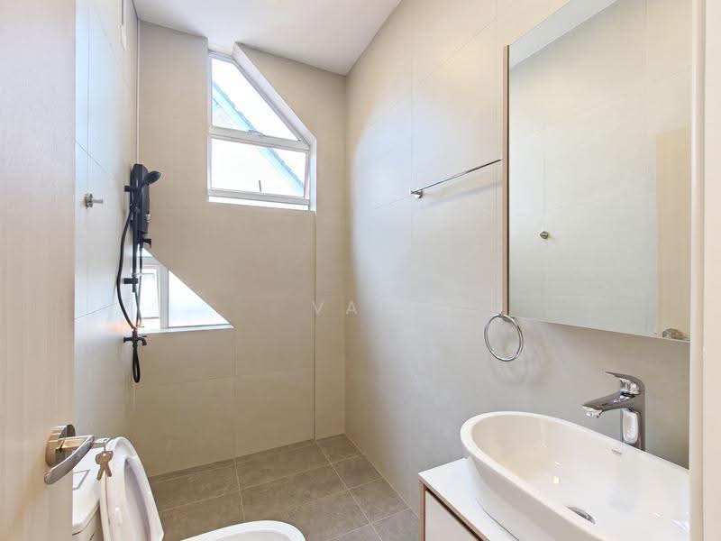 ★ GIANT ★ District 15 Semi-D For Rent | Minutes to Kembangan MRT, Jedburgh Gardens, Dunbar Walk, Siglap Plain, East Coast / Marine Parade, 5 Bedrooms, 5,500 sqft, Semi-Detached House For Rent, by Val Lin, 500257839 - Bathroom - PropertyGuru.com.sg