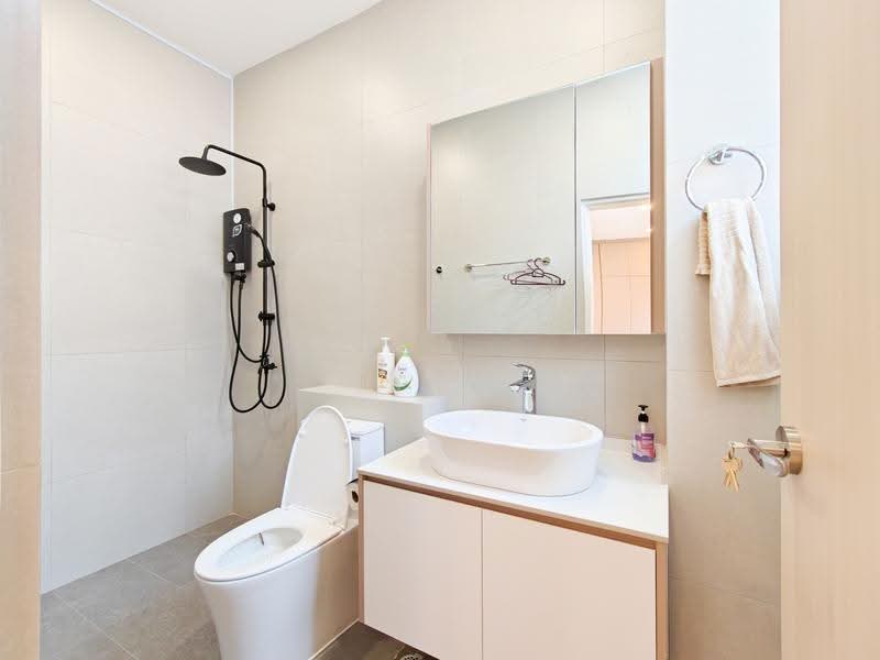 ★ GIANT ★ District 15 Semi-D For Rent | Minutes to Kembangan MRT, Jedburgh Gardens, Dunbar Walk, Siglap Plain, East Coast / Marine Parade, 5 Bedrooms, 5,500 sqft, Semi-Detached House For Rent, by Val Lin, 500257839 - Bathroom - PropertyGuru.com.sg
