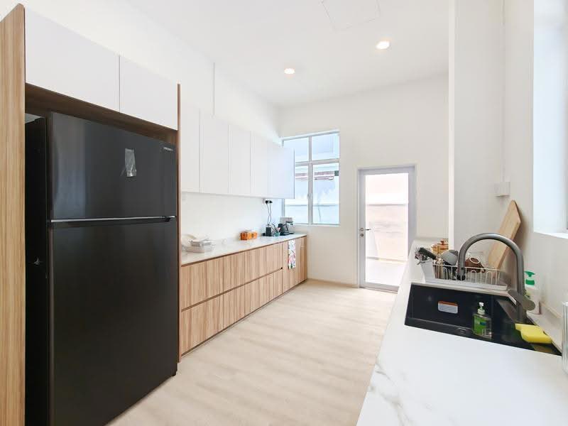 ★ GIANT ★ District 15 Semi-D For Rent | Minutes to Kembangan MRT, Jedburgh Gardens, Dunbar Walk, Siglap Plain, East Coast / Marine Parade, 5 Bedrooms, 5,500 sqft, Semi-Detached House For Rent, by Val Lin, 500257839 - Kitchen - PropertyGuru.com.sg