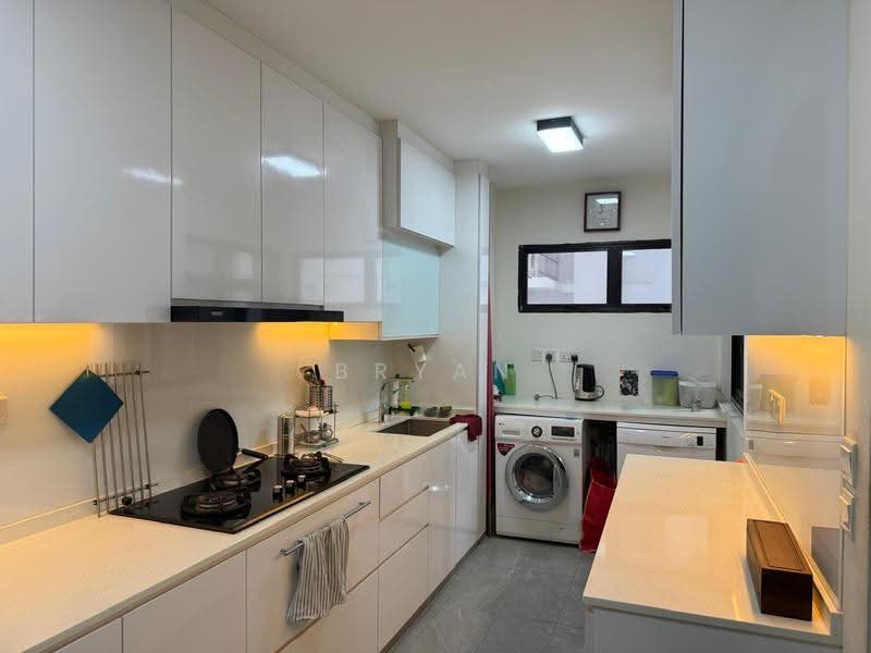 207C Compassvale Lane, 207C Compassvale Lane, Hougang / Punggol / Sengkang, 3 Bedrooms, 1,184 sqft, HDB Flat For Sale, by Bryan Leow, 500257858 - Kitchen - PropertyGuru.com.sg