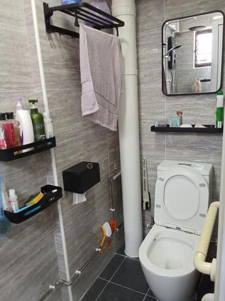 549 Hougang Street 51, 549 Hougang Street 51, Hougang / Punggol / Sengkang, Room Rental, 120 sqft, HDB Flat For Rent, by Glen Ong, 500257872 - Bathroom - PropertyGuru.com.sg