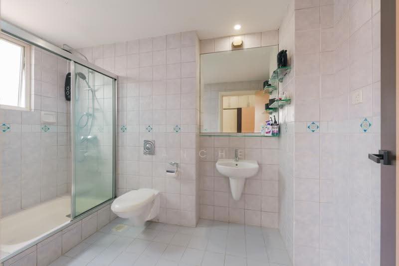 Changi Heights, Changi Heights, Changi Airport / Changi Village, 5 Bedrooms, 3,000 sqft, Terraced House For Sale, by Sanche Jagatheesan, 500257876 - Bathroom - PropertyGuru.com.sg