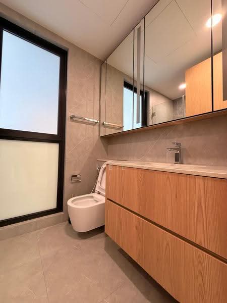 Peak Residence, 335 Thomson Road, Newton / Novena, 2 Bedrooms, 807 sqft, Condominium For Sale, by Lee Hon Chan, 500257877 - Bathroom - PropertyGuru.com.sg