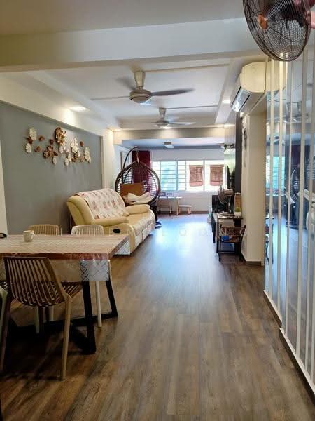160 Yishun Street 11, 160 Yishun Street 11, Sembawang / Yishun, 2 Bedrooms, 872 sqft, HDB Flat For Sale, by Hsien Loong Wong, 500257892 - Living Room - PropertyGuru.com.sg