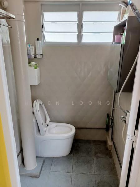 160 Yishun Street 11, 160 Yishun Street 11, Sembawang / Yishun, 2 Bedrooms, 872 sqft, HDB Flat For Sale, by Hsien Loong Wong, 500257892 - Bathroom - PropertyGuru.com.sg