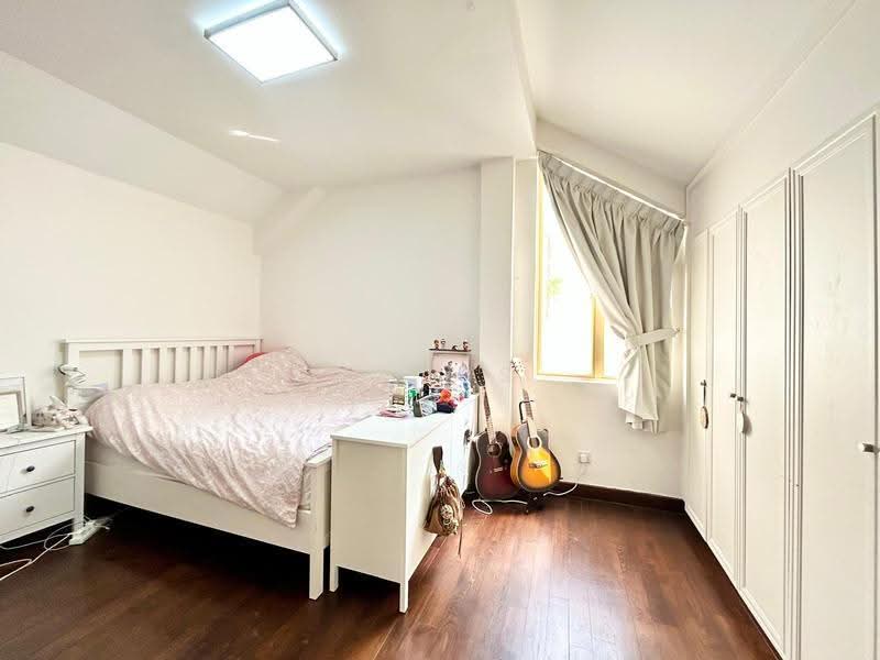Villa Azura, 1 Cherry Avenue, Tanglin / Holland / Bukit Timah, 4 Bedrooms, 1,981 sqft, Condominium For Sale, by Chris Choo, 500257896 - Bedroom - PropertyGuru.com.sg