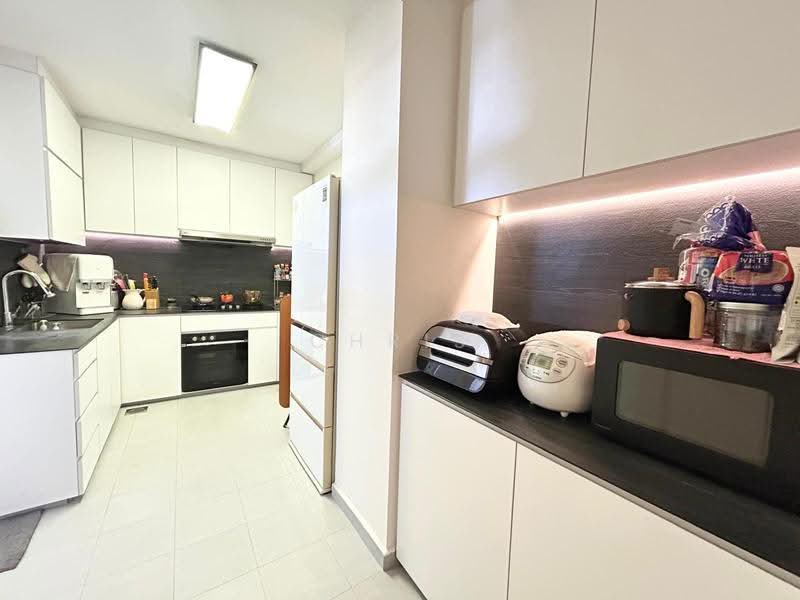 Villa Azura, 1 Cherry Avenue, Tanglin / Holland / Bukit Timah, 4 Bedrooms, 1,981 sqft, Condominium For Sale, by Chris Choo, 500257896 - Kitchen - PropertyGuru.com.sg