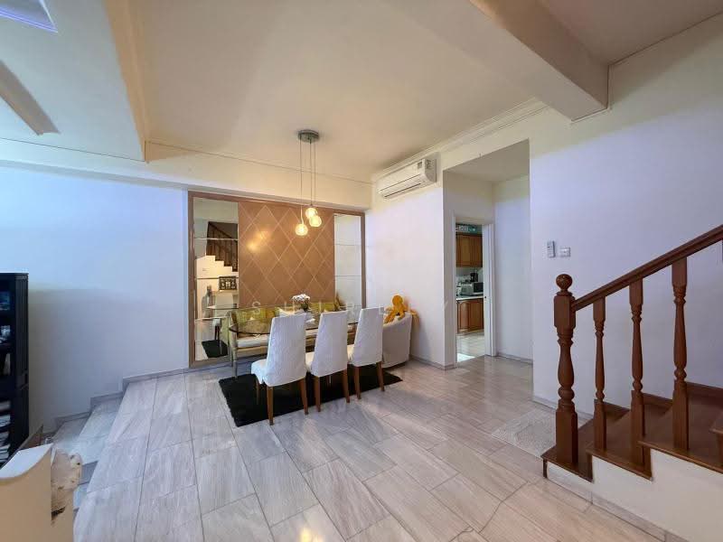 Last call! Exclusive listing! Best location! Huge Inter terrace @ bukit timah, Tanglin / Holland / Bukit Timah, 5 Bedrooms, 2,500 sqft, Terraced House For Sale, by Shirley Ting, 500257899 - PropertyGuru.com.sg