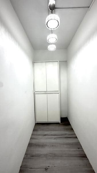 111 Aljunied Crescent, 111 Aljunied Crescent, Eunos / Geylang / Paya Lebar, 2 Bedrooms, 721 sqft, HDB Flat For Rent, by Kenneth Teiw Choon Lin, 500257900 - Corridor - PropertyGuru.com.sg
