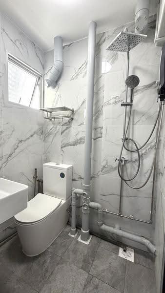 111 Aljunied Crescent, 111 Aljunied Crescent, Eunos / Geylang / Paya Lebar, 2 Bedrooms, 721 sqft, HDB Flat For Rent, by Kenneth Teiw Choon Lin, 500257900 - Bathroom - PropertyGuru.com.sg