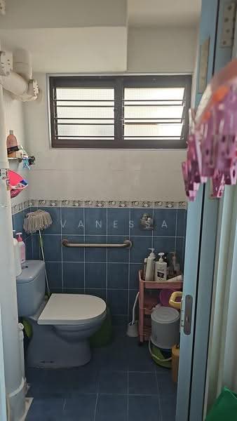 712 Bedok Reservoir Road, 712 Bedok Reservoir Road, Bedok / Upper East Coast, 2 Bedrooms, 732 sqft, HDB Flat For Sale, by Vanessa Terk, 500257903 - Bathroom - PropertyGuru.com.sg