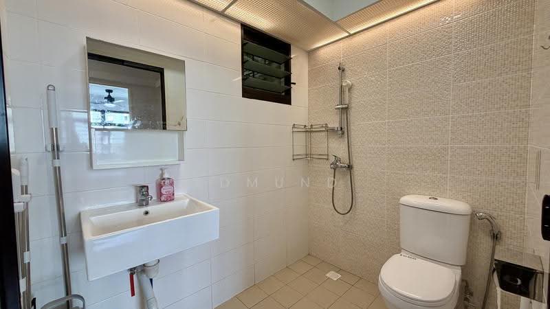 818B Choa Chu Kang Avenue 1, 818B Choa Chu Kang Avenue 1, Dairy Farm / Bukit Panjang / Choa Chu Kang, Room Rental, 130 sqft, HDB Flat For Rent, by Edmund Thor, 500257904 - Common Bathroom - PropertyGuru.com.sg