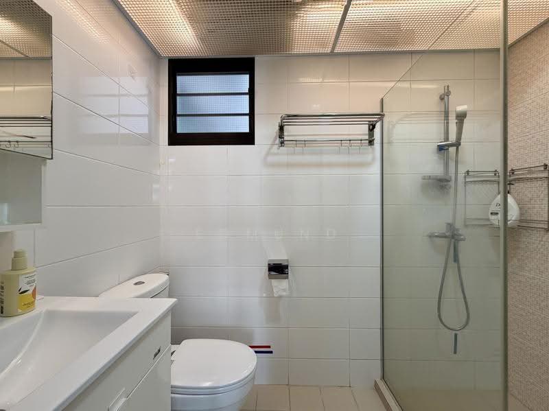 818B Choa Chu Kang Avenue 1, 818B Choa Chu Kang Avenue 1, Dairy Farm / Bukit Panjang / Choa Chu Kang, Room Rental, 130 sqft, HDB Flat For Rent, by Edmund Thor, 500257904 - Master Bathroom - PropertyGuru.com.sg