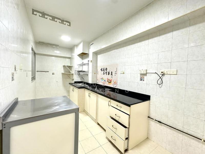 391 Bukit Batok West Avenue 5, 391 Bukit Batok West Avenue 5, Dairy Farm / Bukit Panjang / Choa Chu Kang, 3 Bedrooms, 990 sqft, HDB Flat For Rent, by Sergius Seah Weiming, 500257911 - Kitchen - PropertyGuru.com.sg