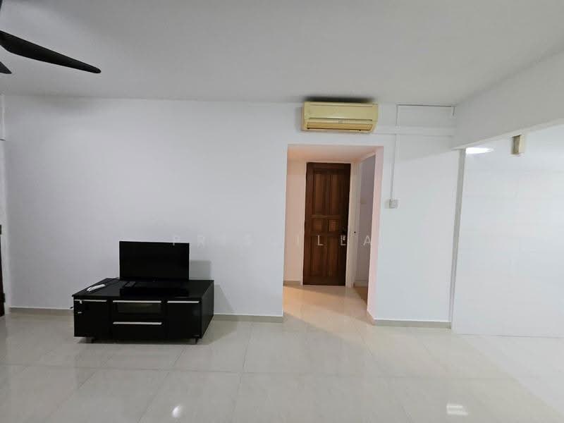 427 Clementi Avenue 3, 427 Clementi Avenue 3, Buona Vista / West Coast / Clementi New Town, 2 Bedrooms, 721 sqft, HDB Flat For Rent, by Priscilla Lee, 500257920 - Living Room - PropertyGuru.com.sg