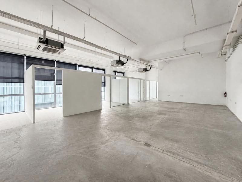 Cheap | Bal 30yrs | Redhill | Near MRT | Good Frontage Showroom | B1 | Centralised Area, Redhill, Alexandra / Commonwealth, 81,800 sqft, Light Industrial (B1) For Sale, by Alex Chan, 500257922 - Interior - CommercialGuru.com.sg