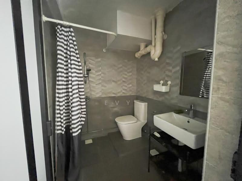 110 Spottiswoode Park Road, 110 Spottiswoode Park Road, Chinatown / Tanjong Pagar, 3 Bedrooms, 1,270 sqft, HDB Flat For Rent, by Evy Yeo, 500257923 - Bathroom - PropertyGuru.com.sg