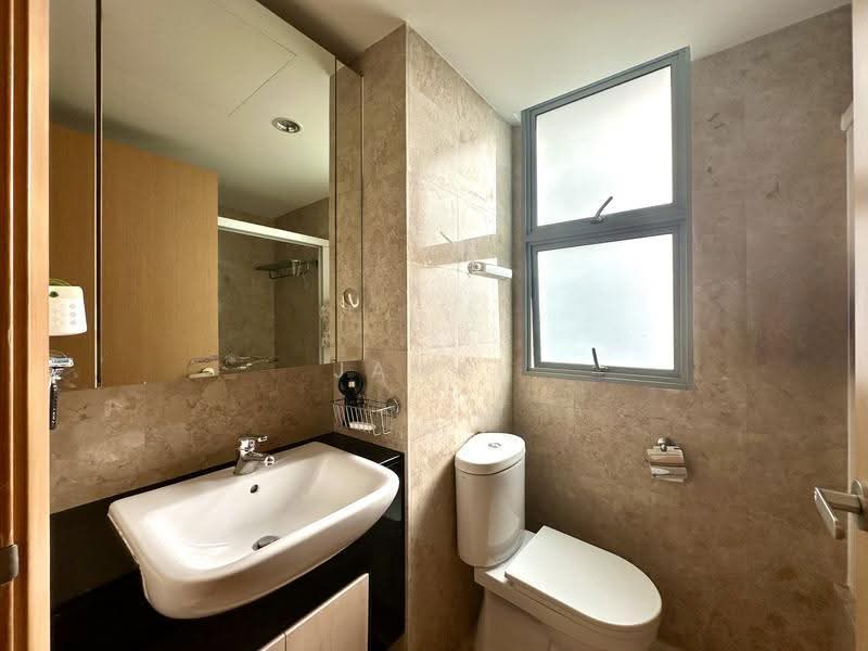 Lakeholmz, 88 Corporation Road, Boon Lay / Jurong / Tuas, 4 Bedrooms, 1,518 sqft, Condominium For Sale, by Jamal Ponnichi, 500257928 - Bathroom - PropertyGuru.com.sg
