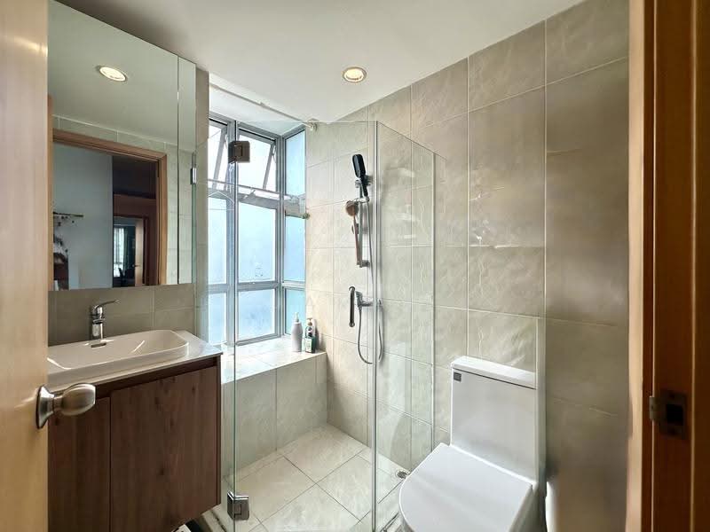 Lakeholmz, 88 Corporation Road, Boon Lay / Jurong / Tuas, 4 Bedrooms, 1,518 sqft, Condominium For Sale, by Jamal Ponnichi, 500257928 - Bathroom - PropertyGuru.com.sg