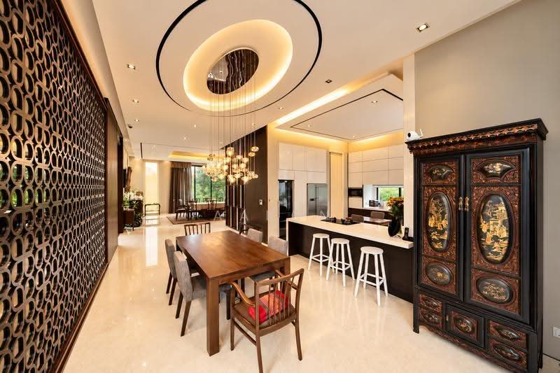 Rare Freehold Hilltop GCB - Lift, Pool, 8-Car Basement, Newton / Novena, 10+ Bedrooms, 25,000 sqft, Good Class Bungalow For Sale, by Aaron Tay, 500257929 - Dining Room - PropertyGuru.com.sg