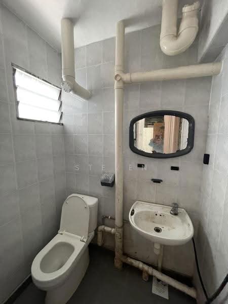 233 Ang Mo Kio Avenue 3, 233 Ang Mo Kio Avenue 3, Ang Mo Kio / Bishan / Thomson, 2 Bedrooms, 721 sqft, HDB Flat For Rent, by Steven Liu, 500257933 - Bathroom - PropertyGuru.com.sg