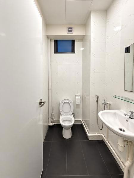 Link @ AMK, 3 Ang Mo Kio Street 62, Ang Mo Kio / Bishan / Thomson, 2,153 sqft, Light Industrial (B1) For Rent, by Jordan ., 500257954 - Bathroom - CommercialGuru.com.sg