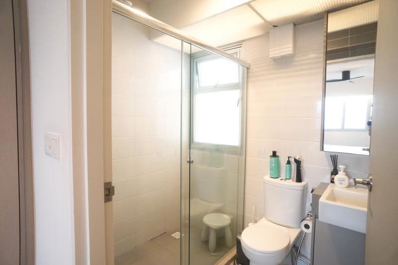 131B Lorong 1 Toa Payoh, 131B Lorong 1 Toa Payoh, Balestier / Toa Payoh, 3 Bedrooms, 1,001 sqft, HDB Flat For Sale, by David Yem Sing Ee, 500257957 - Bathroom - PropertyGuru.com.sg