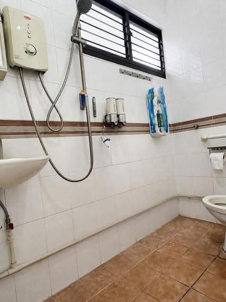 344 Clementi Avenue 5, 344 Clementi Avenue 5, Buona Vista / West Coast / Clementi New Town, 1 Bedroom, 44 sqft, HDB Flat For Rent, by Jean Sia, 500257958 - Bathroom - PropertyGuru.com.sg