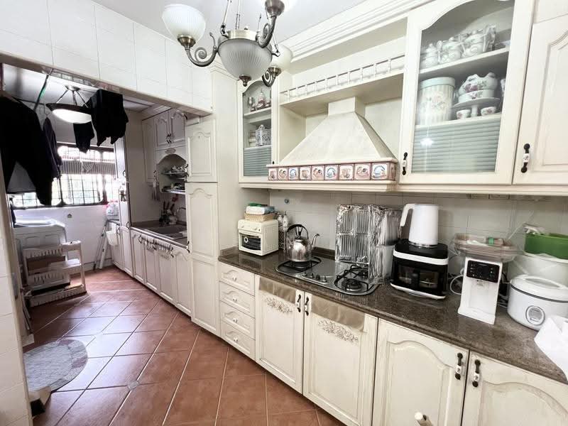 272 Toh Guan Road, 272 Toh Guan Road, Boon Lay / Jurong / Tuas, 3 Bedrooms, 1,302 sqft, HDB Flat For Sale, by Sani Faisal, 500257968 - Kitchen - PropertyGuru.com.sg