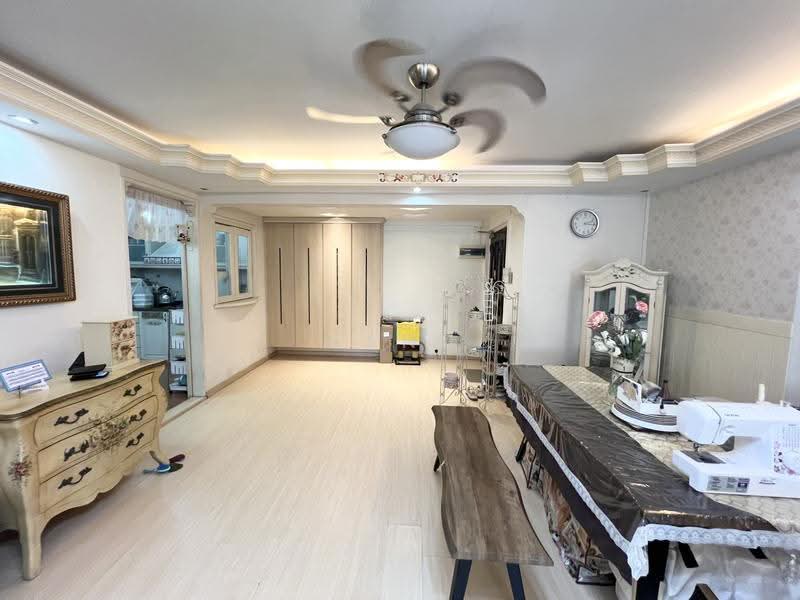 272 Toh Guan Road, 272 Toh Guan Road, Boon Lay / Jurong / Tuas, 3 Bedrooms, 1,302 sqft, HDB Flat For Sale, by Sani Faisal, 500257968 - Living Room - PropertyGuru.com.sg