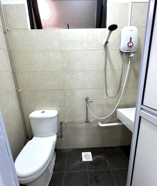 Renovated Studio Apartment Near Dakota/ Aljunied MRT, Lorong 32, Eunos / Geylang / Paya Lebar, Studio, 300 sqft, Apartment For Rent, by Kathy Nguyen, 500257970 - Bathroom - PropertyGuru.com.sg
