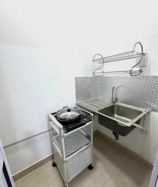 Renovated Studio Apartment Near Dakota/ Aljunied MRT, Lorong 32, Eunos / Geylang / Paya Lebar, Studio, 300 sqft, Apartment For Rent, by Kathy Nguyen, 500257970 - Kitchen - PropertyGuru.com.sg